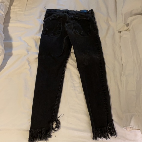 Low rise Zara black jeans with frayed bottoms - Picture 3 of 4